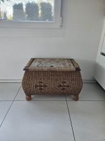 Truhe aus Rattan mit Polsterdeckel gebrauchter Zustand