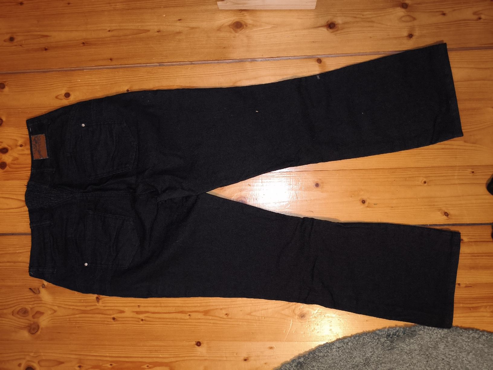 Jeans: Schwarze Jeans – Usato da Eschikofen venduto da anj_98vh 1