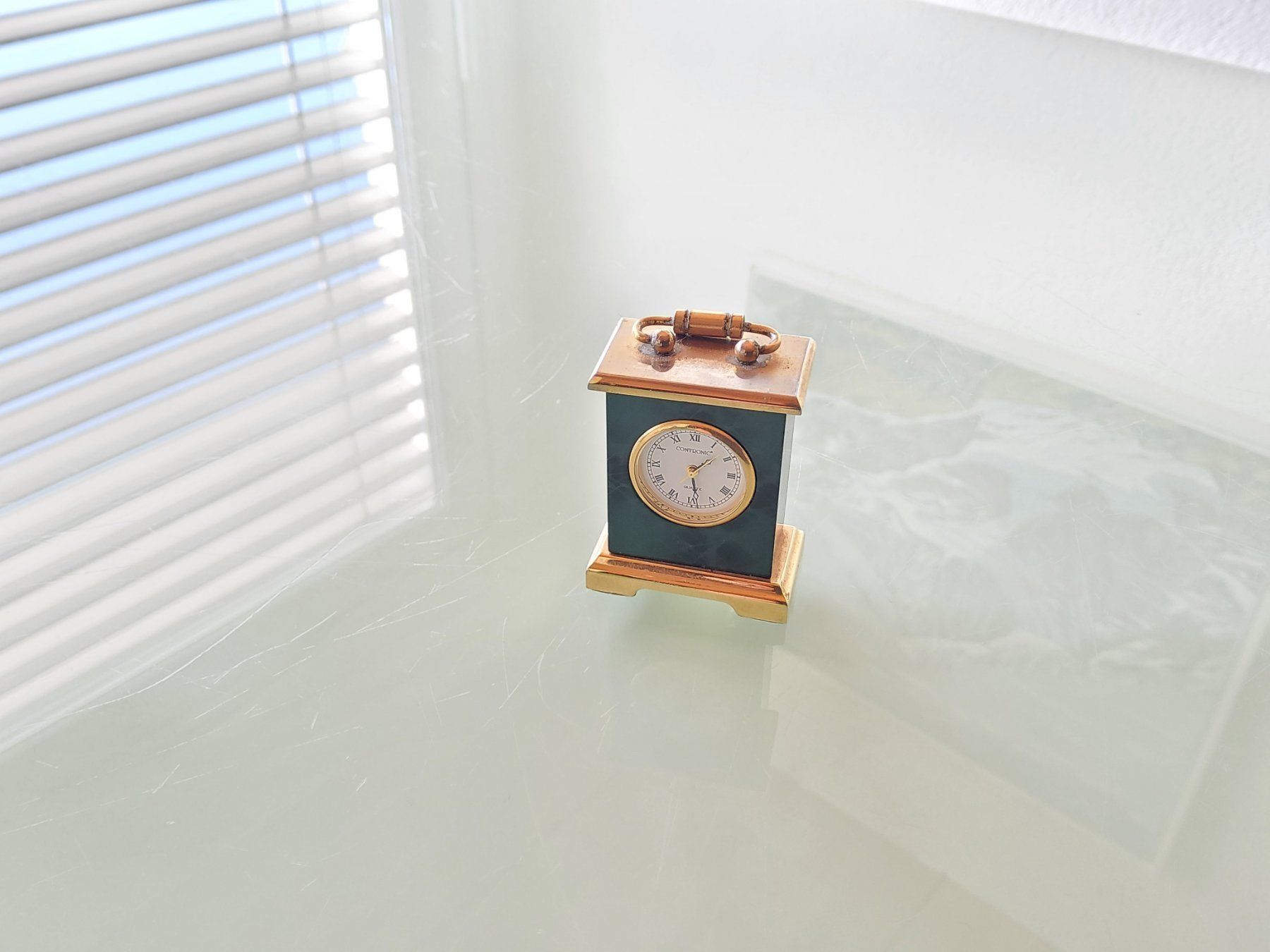 Orologi da terra & Orologi da parete: Petite pendulette de table à quartz – Difettoso da Thun venduto da inuyasha93 3