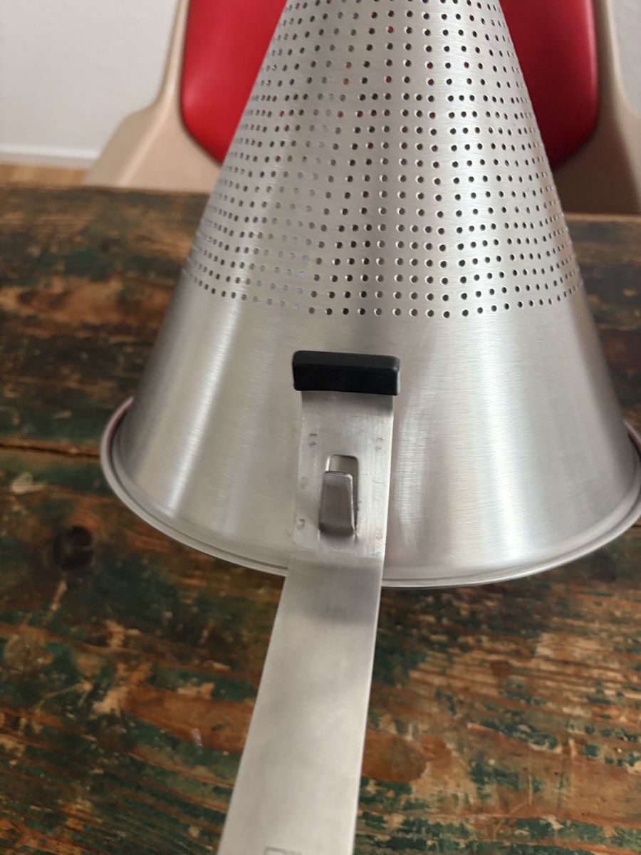 Küchengeräte: Küchensieb Neu Konischer Form mit Griff – Neu und originalverpackt aus Münchenstein von sra_jhd7 1