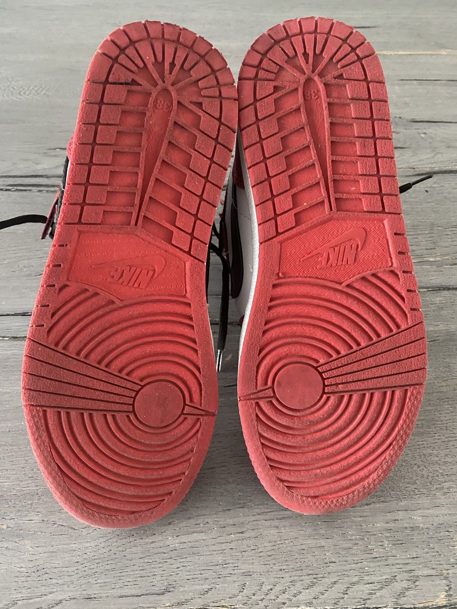 Jordan Herrenschuhe: Nike Air Jordan 1 High – Gebraucht aus Volketswil von 9394 4