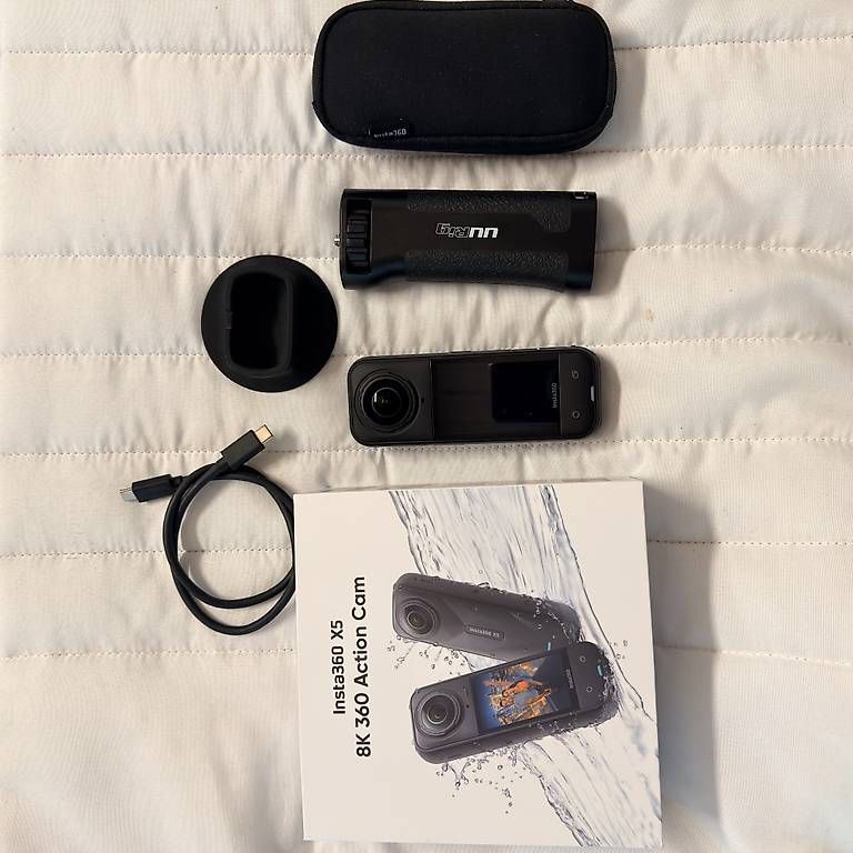 Insta360 Action Cam: Insta360 X5 Standard Bundle – D'occasion à Loveresse par HADS12