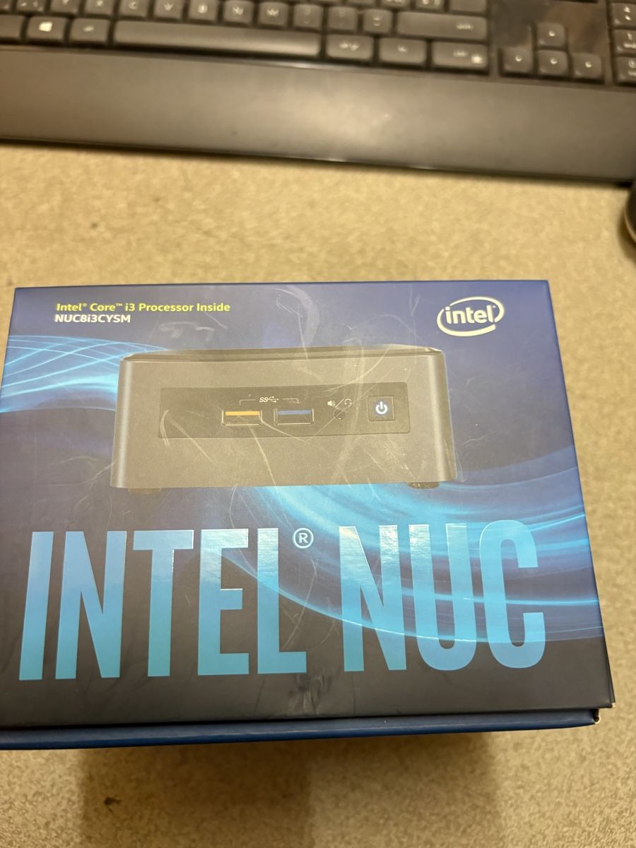 Intel PC: Intel NUC NUC8i3CYS M i3 PC Set komplett – Usato da Niederuzwil venduto da Ulf233 9
