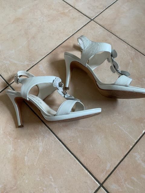 Scarpe da donna: Sandalettes en cuir – Usato da Attalens venduto da roronana 2