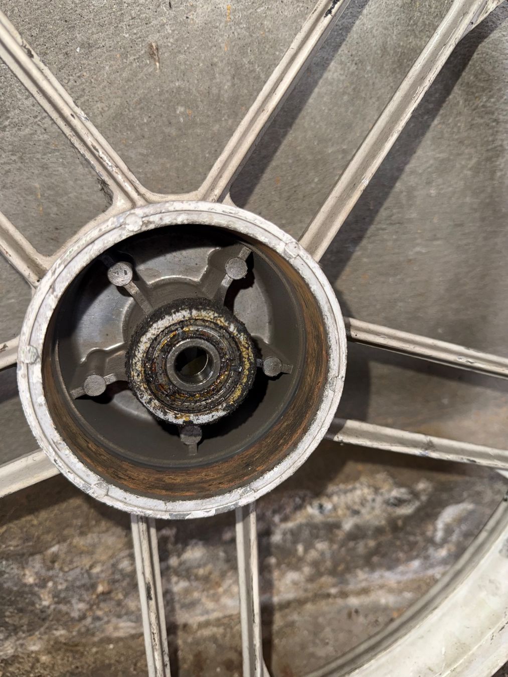 Fantic Parti ricambio per ciclomotori: Fantic Issimo Mofa Gussfelgen Vorderrad – Usato da Fahrni b. Thun venduto da berger_tuning34 1