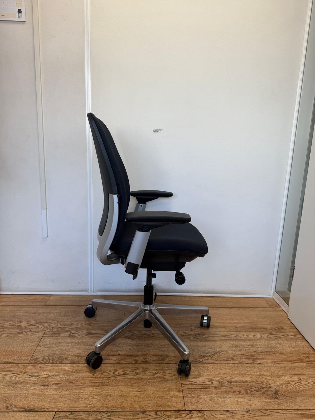 Steelcase Stühle: Steelcase Amia Grey/Black – Gebraucht aus Purmerend von Offeco 7