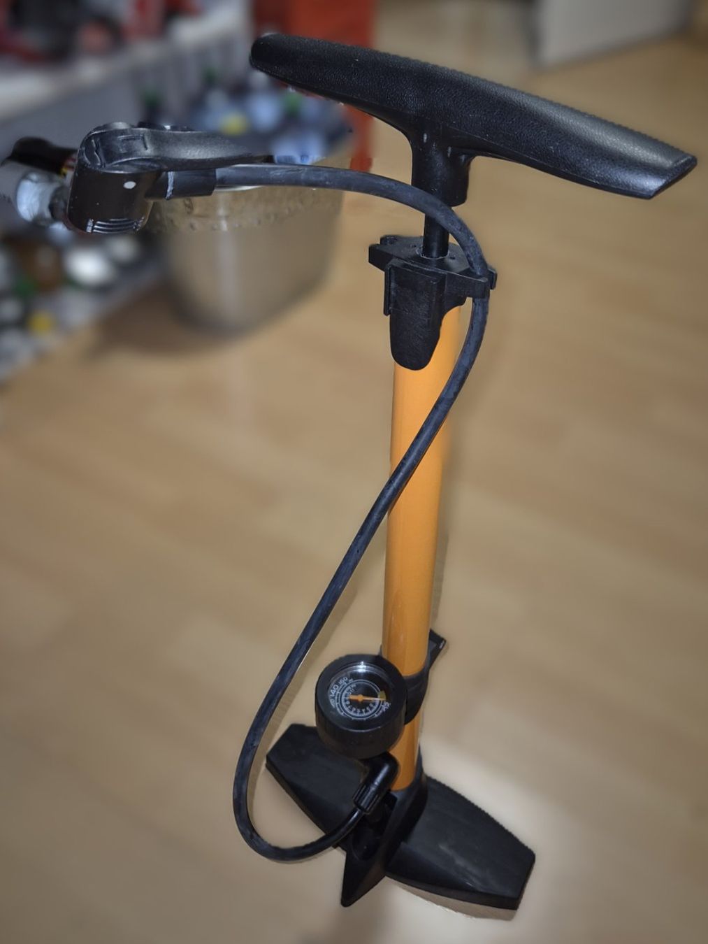 Pompe: Fahrrad Standpumpe mit Manometer – Usato da Hinwil venduto da Iceeagle 2