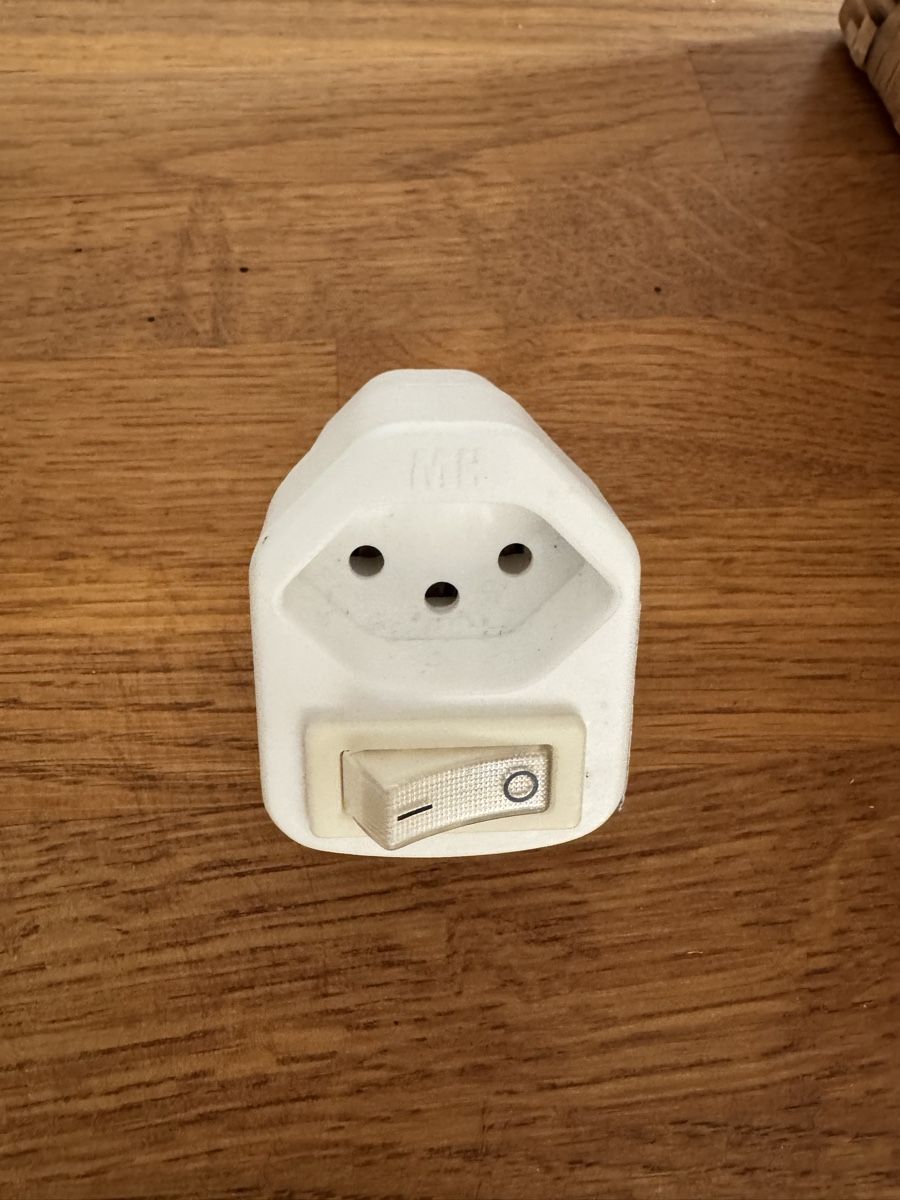Fiches d'alim.: Adapter with switch – D'occasion à Zürich par ambizio