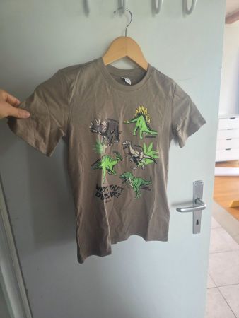 Neues T-Shirt mit Dinos 122-128