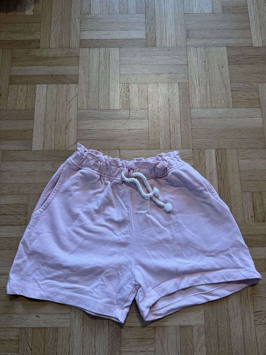 Zara Pantaloni: Zara Shorts, Grösse 122 – Usato da Kleinandelfingen venduto da les_gb7w