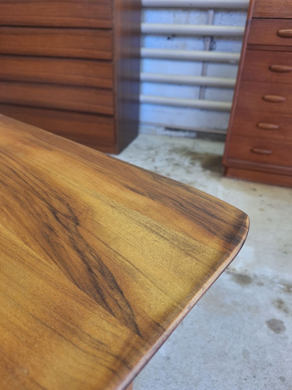 Tische: Antiker Couchtisch, Nussbaum, Vintage – Gebraucht aus Urtenen-Schönbühl von Atelier21_bern 2