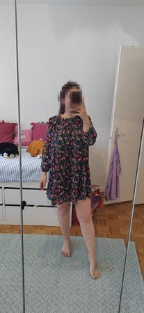 Jolie Robe Zara à Fleurs Noire, Taille XS, État Neuf 🌸 