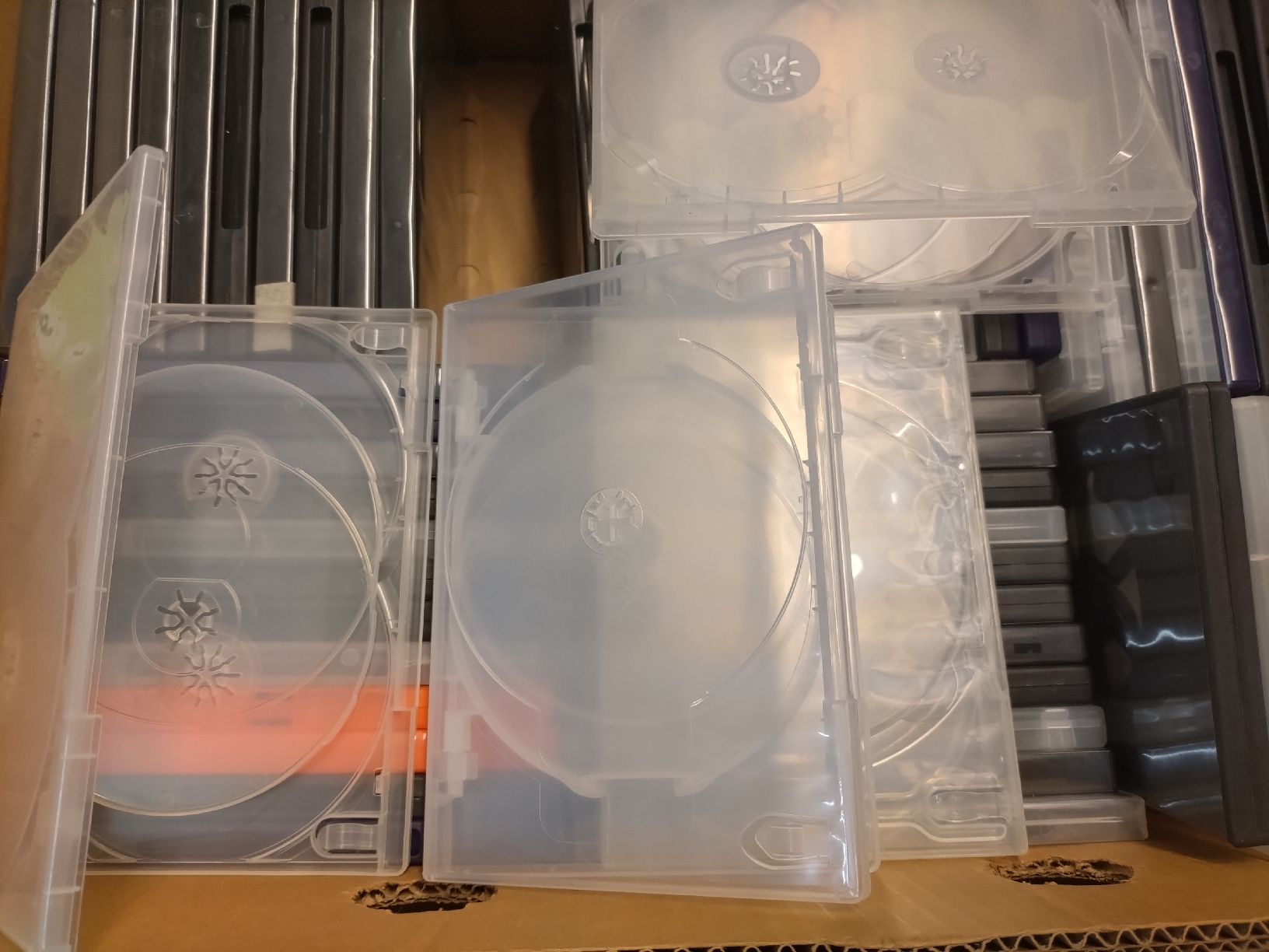 Alle DVDs: 100 boitiers DVD (vides) – Gebraucht aus Farvagny-le-Grand von LaCaverne 5