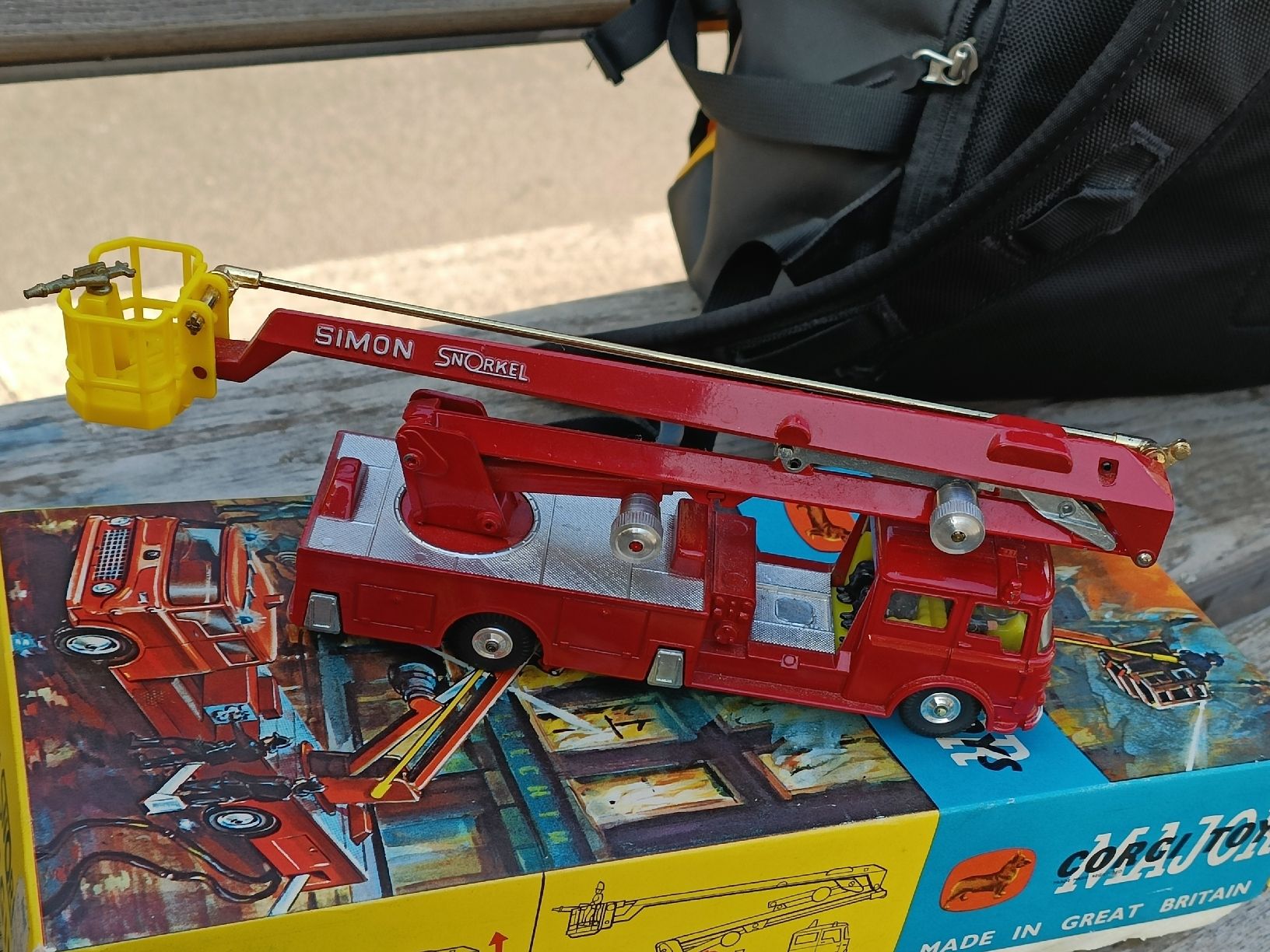 Corgi Toys Modellini d'auto: Corgi Toys Major Simon Snorkel Fire Engine No. 1127 – Usato da Brugg AG venduto da Ente015 4