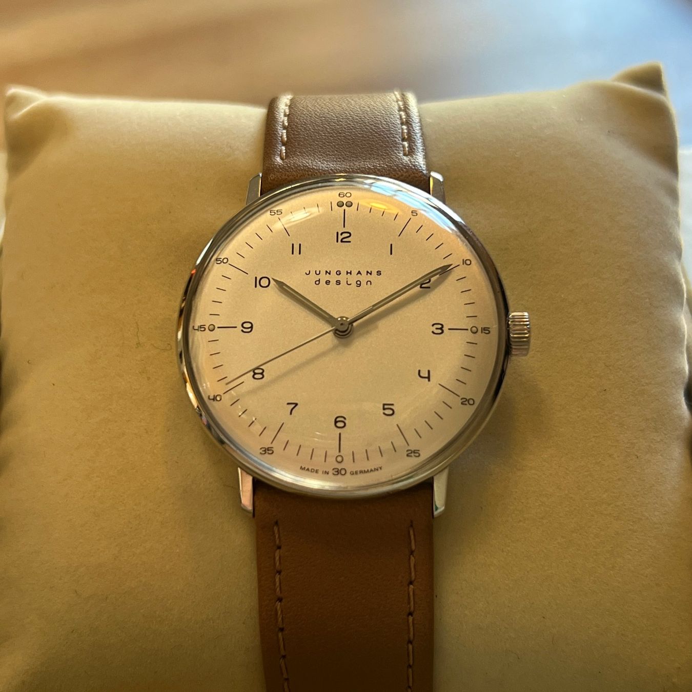Junghans Orologi: Junghans Max Bill Handaufzug Full Set 027/3701.00 – Usato da Carouge GE venduto da Watchaser