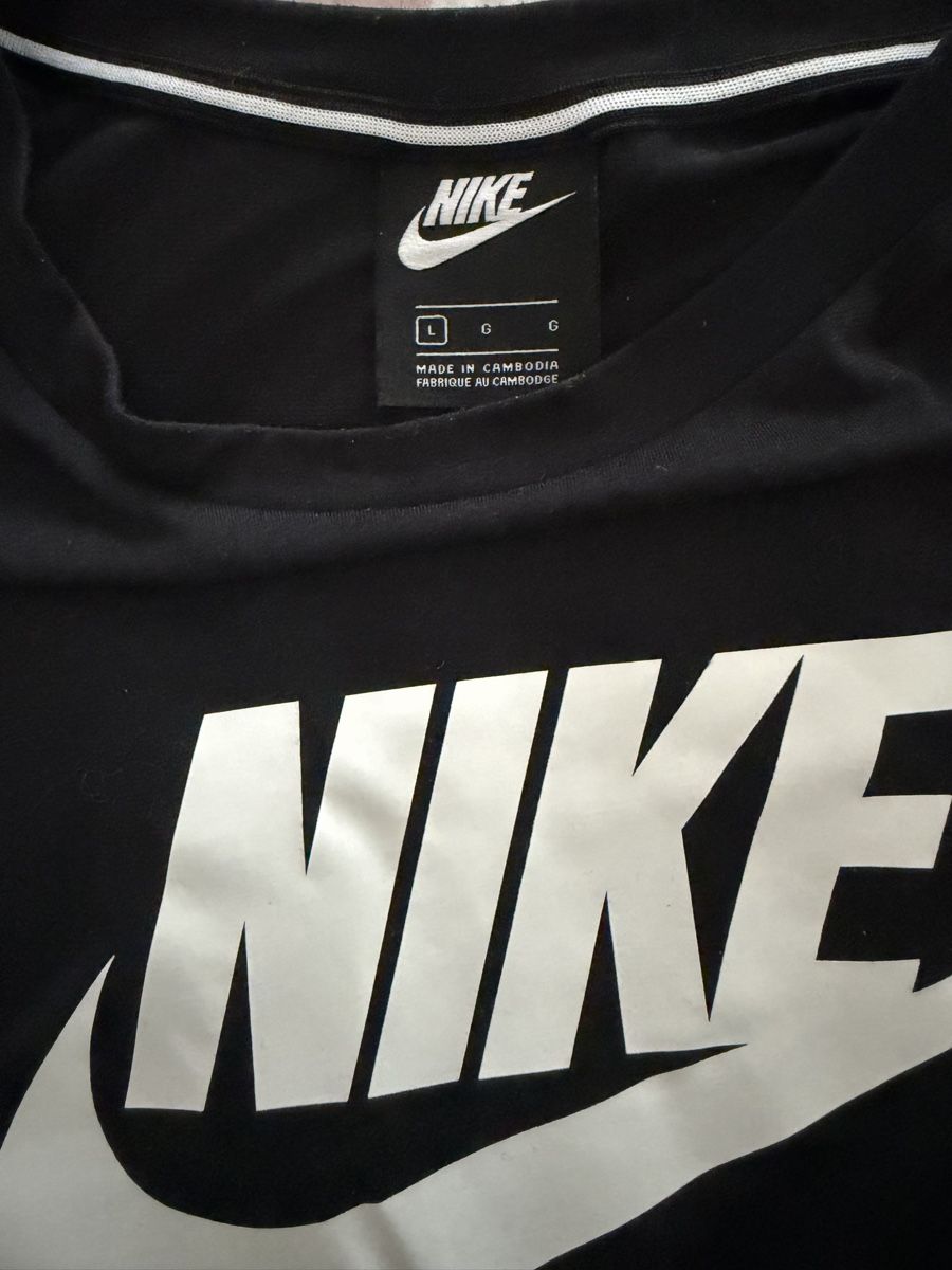 Nike T-shirt: Schwarzes Nike T-Shirt, Grösse L – Usato da Au ZH venduto da FMRF 1