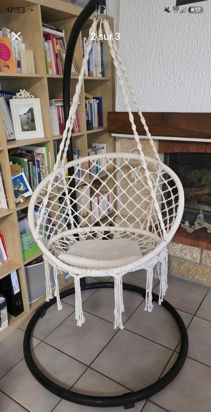 Poltrone pensili da giardino: Fauteuil suspendu avec support – Usato da Corban venduto da Joie-de-vivre 1