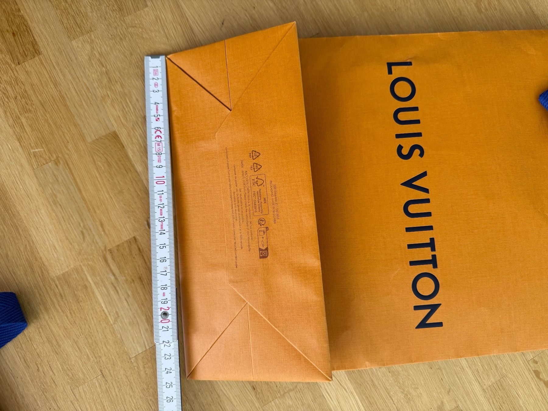 Borse: 5 Louis Vuitton Papiertragetaschen gebrauchter Zustannd – Usato da Winterthur venduto da -BeHappy24- 5