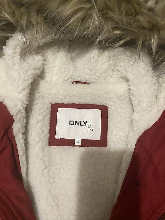 Only Vestes: Veste rouge Only: Taille S  Excellent état – Neuf (Voir description) à Lausanne par loi_8msc 1