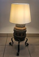 Atmosphärische Vintage-Tischlampe im rustikalen Stil