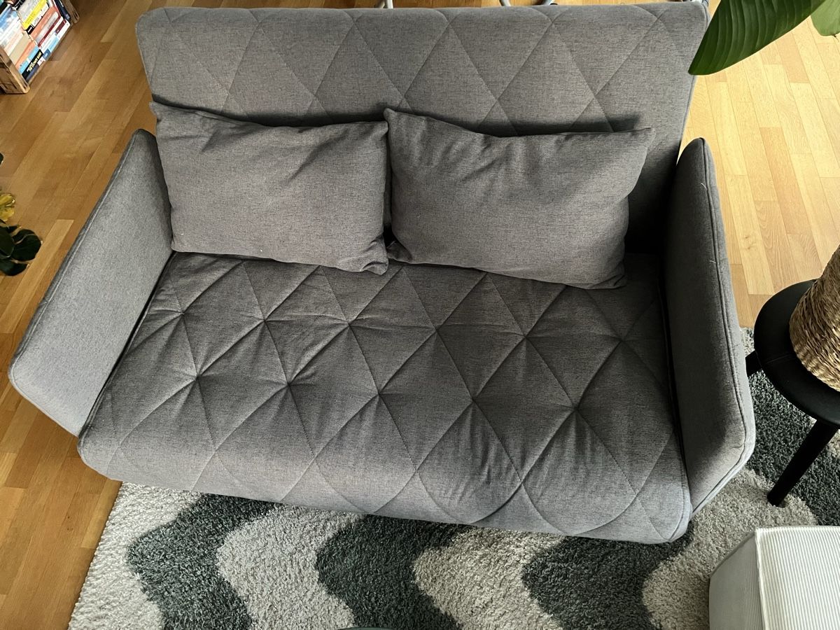 Divani: Klappsofa grau gesteppt mit Kissen – Usato da St. Gallen venduto da ste_k7tp
