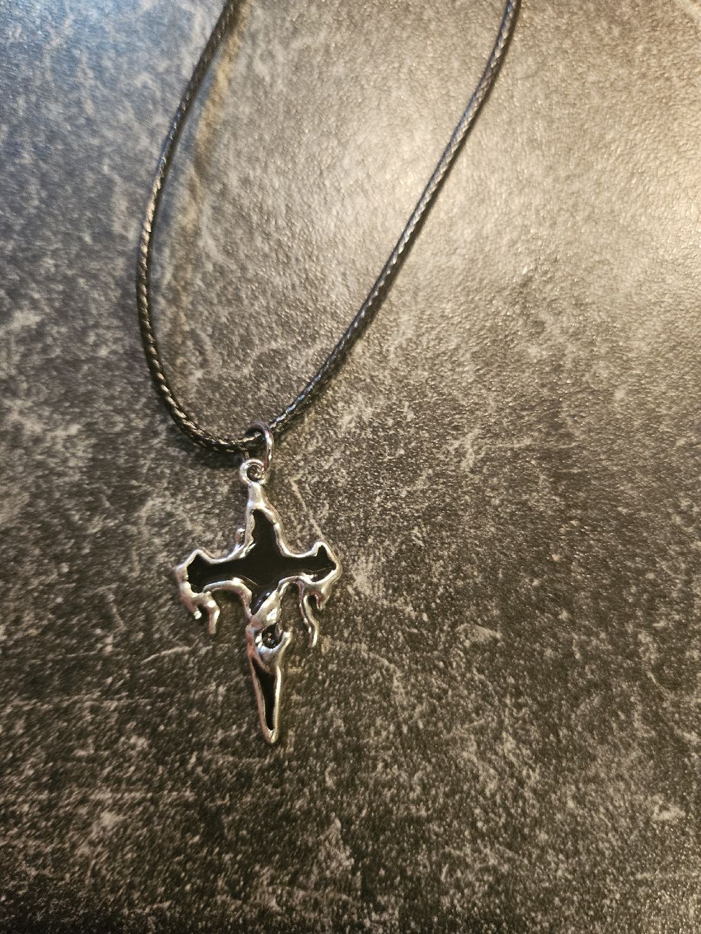 Catenine: collier croix gothique – Nuovo (secondo la descrizione) da Senèdes venduto da hen_fw8b