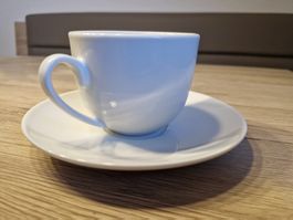 Schlichtes Geschirrset – 47 Teile, gut erhalten