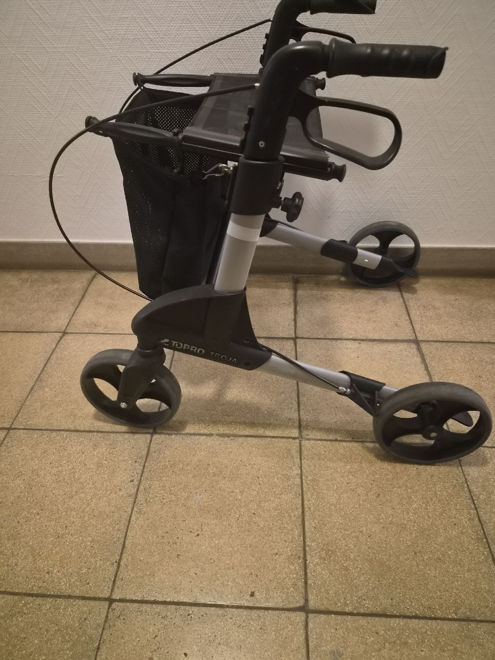 Gehhilfen: Rollator  – Gebraucht aus Riehen von mbahn