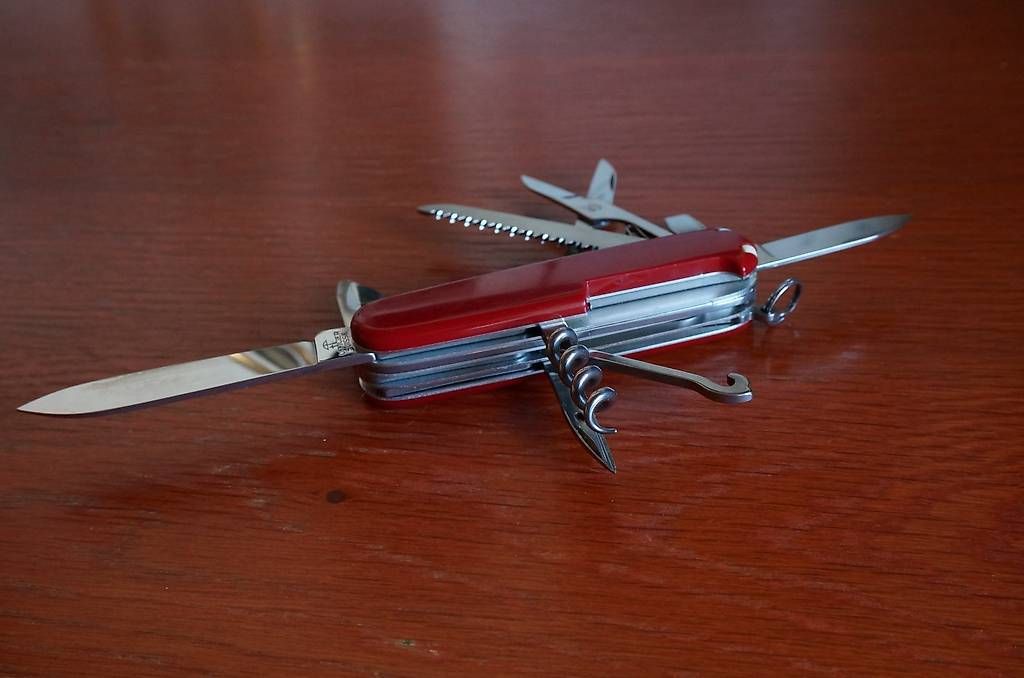 Victorinox Taschenmesser: Victorinox "Huntsman" Schweizer Offiziersmesser – Gebraucht aus Spreitenbach von Salesmanship 2