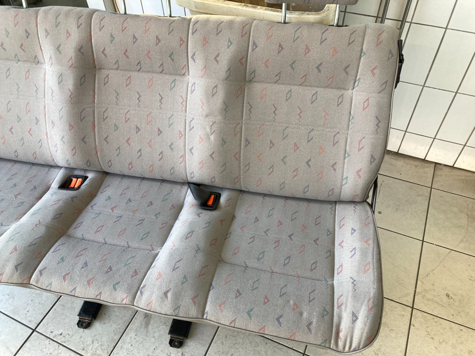 Volkswagen Tutti pezzi di ricambio auto: VW T4 Multivan Rücksitzbank Sitz – Usato da Cham venduto da WB2223 1