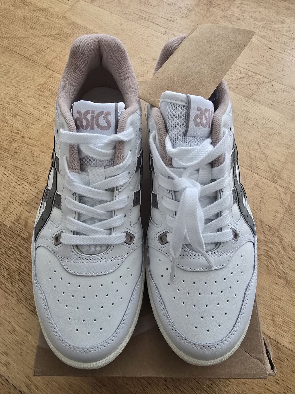 Asics Scarpe da uomo: Asics Sneakers Grösse 39 white/clay grey – Nuovo e nell'imballaggio originale da Männedorf venduto da vanessa0510 1