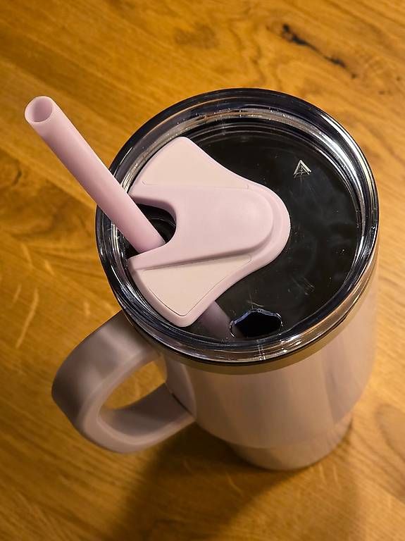 Tassen: Thermobecher mit Griff 1,2 Liter, rosa – Gebraucht aus Urtenen-Schönbühl von sandrabern01 1