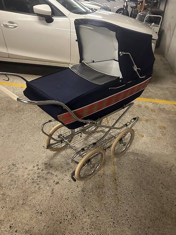 Carrozzine: Kinderwagen aus den 70er-Jahren – Usato da Oberrüti venduto da eve_l68w