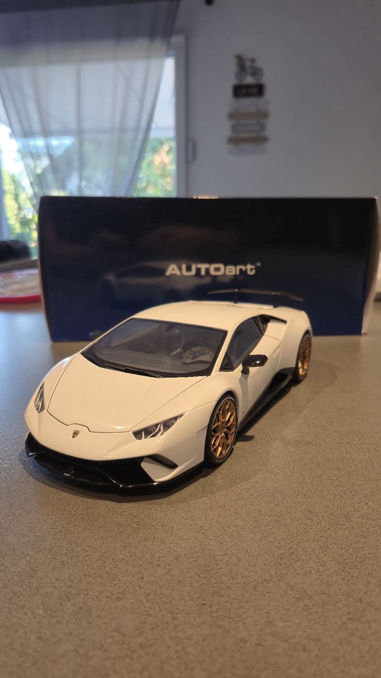 Autoart Voitures modèles: Lamborghini Huracan Performante AutoArt 1:18 – Neuf avec emballage d'origine à Riaz par SL-Modelcars