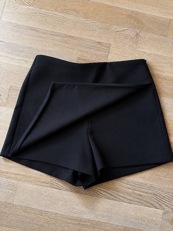 Röcke: Schwarzer Skort – Gebraucht aus Effretikon von alicebrunner 2