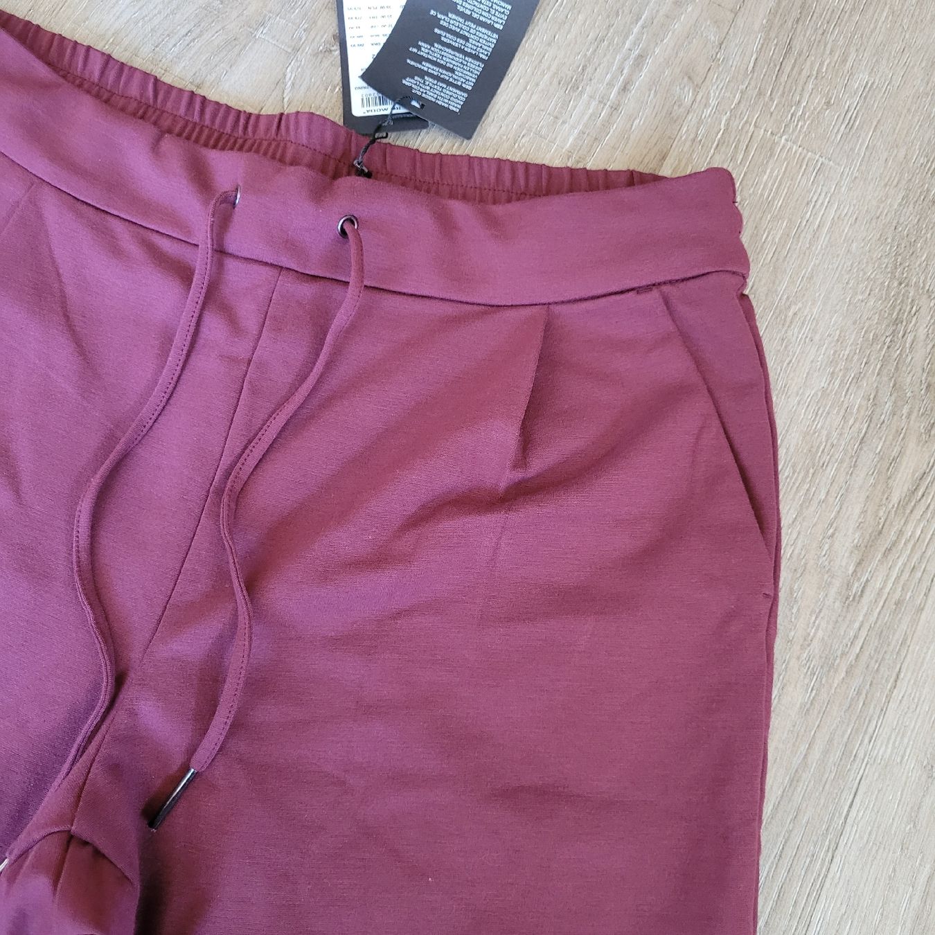 Pantaloni: weinrote lange Stoffhose L/32 neu – Nuovo (secondo la descrizione) da Niederbuchsiten venduto da klengyel 1