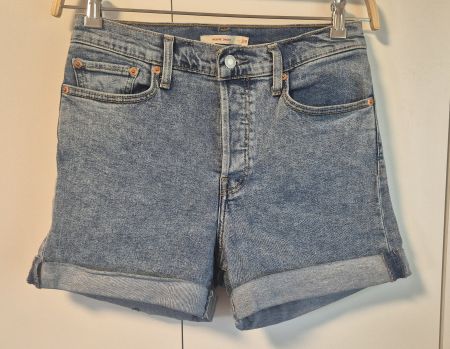 LEVIS  Wedgie Short  👖💙   Size 29