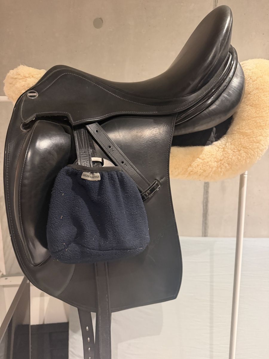 Selles, accessoires: Erreplus Dressursattel – D'occasion à Einigen par Bern73
