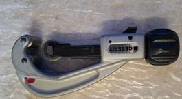 Geberit Mepla Rohrschneider 16–50 mm + Entgrater/Entgratdorn