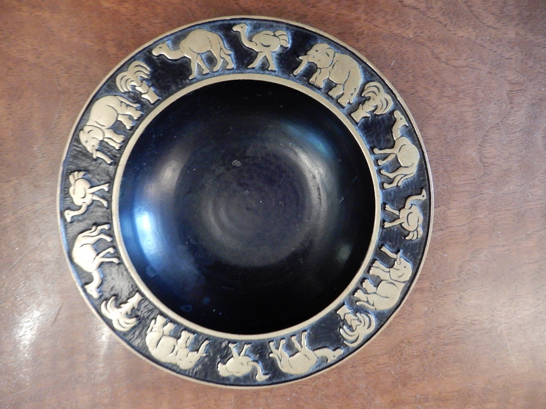 Coupes: Schale mit Tiermotiv und Messingrand Durchmesser 16cm – D'occasion à Erstfeld par Mario_boe0 2