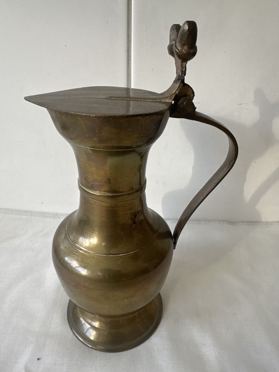 Caraffe: Antike Messing Karaffe mit Deckel und Henkel 22cm – Usato da Zürich venduto da Chaeffeler 1