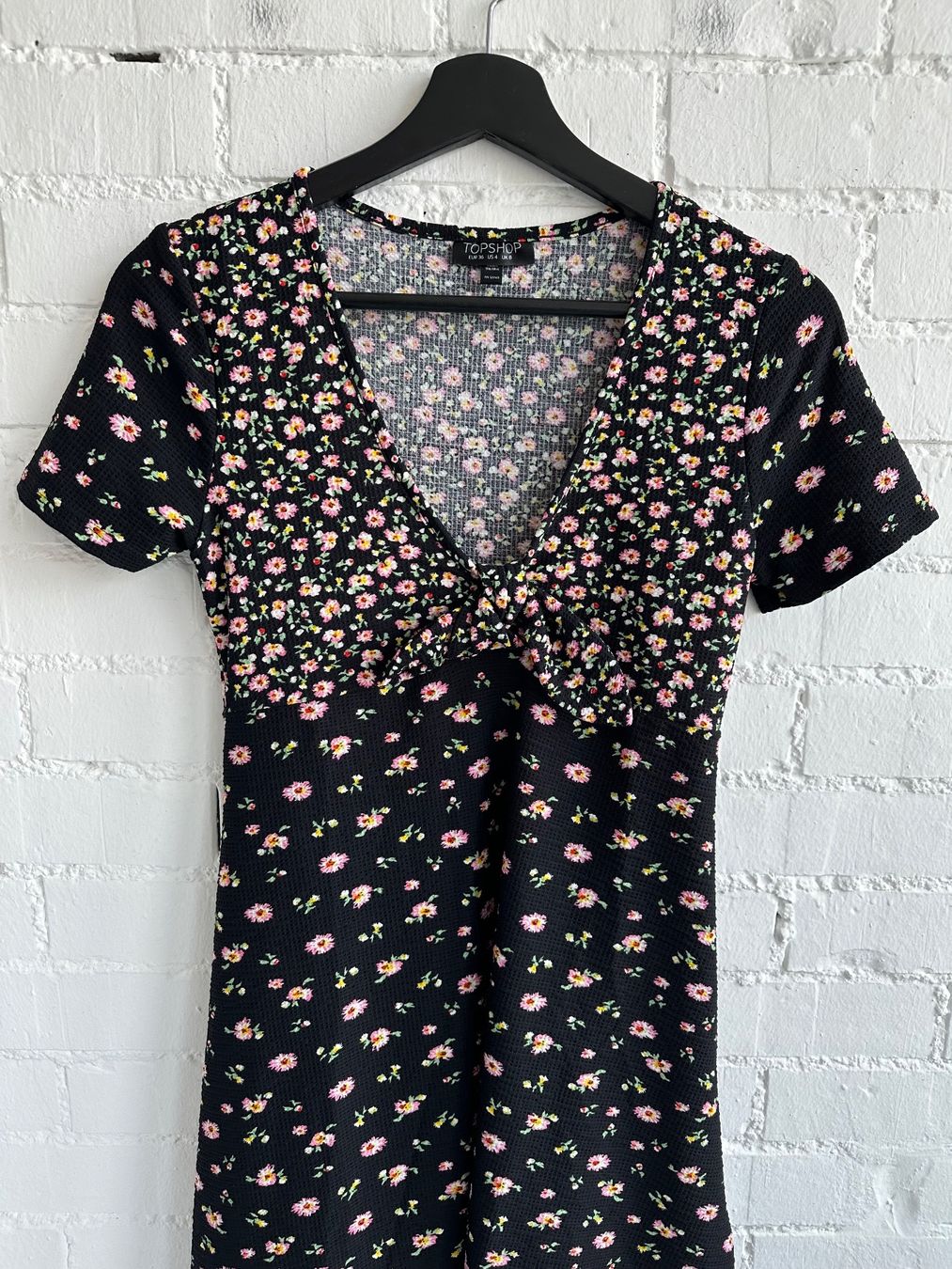 Topshop Kleider: Schwarzes Kleid mit Blumenmuster von Topshop – Gebraucht aus Bern von Fraeuleinhonig 2