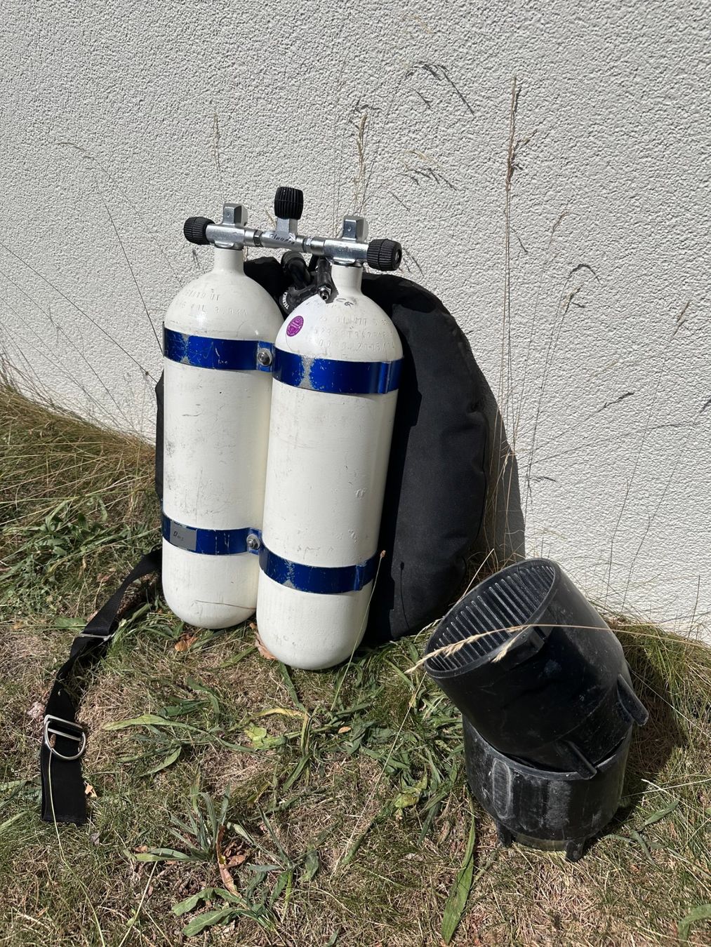 Bombole da sub: Bi-bouteilles avec harnais – Usato da Reconvilier venduto da c2z_5kjc 2