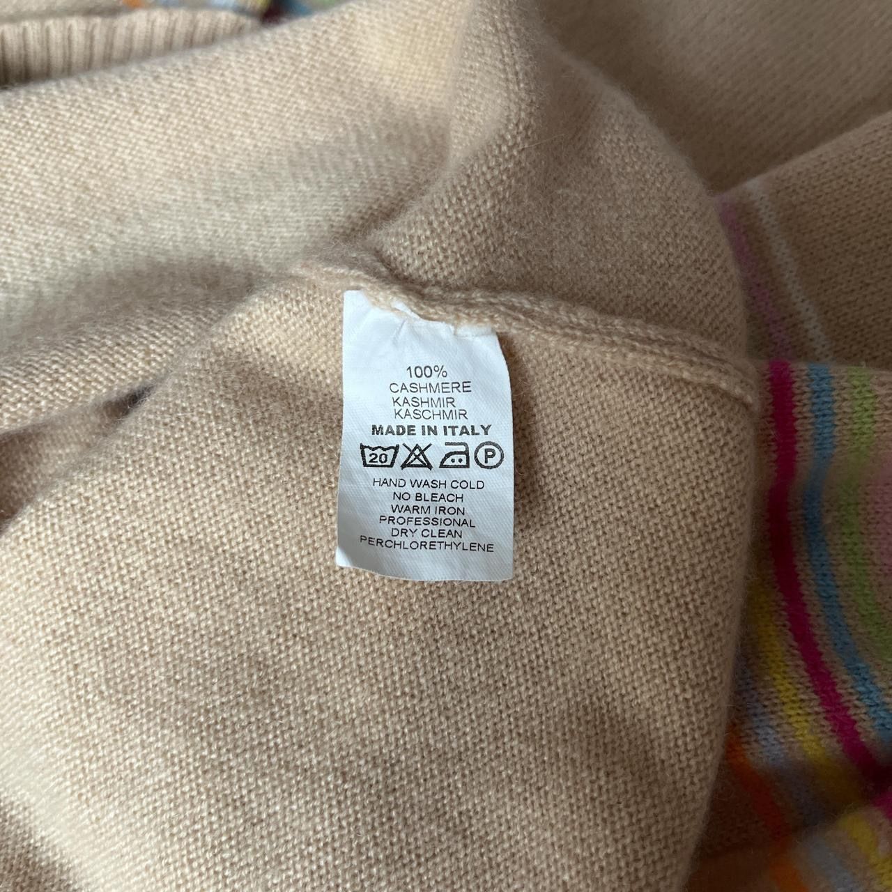 Maglioni & Felpe: 100% Kaschmir Pullunder Beige mit farbigen Streifen – Usato da Zürich venduto da lil_rxs5 2