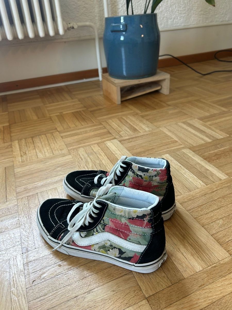 Vans Damenschuhe: VansSneaker, Blumenmuster, Grösse 38 – Gebraucht aus Bern von rah_fpy5 2