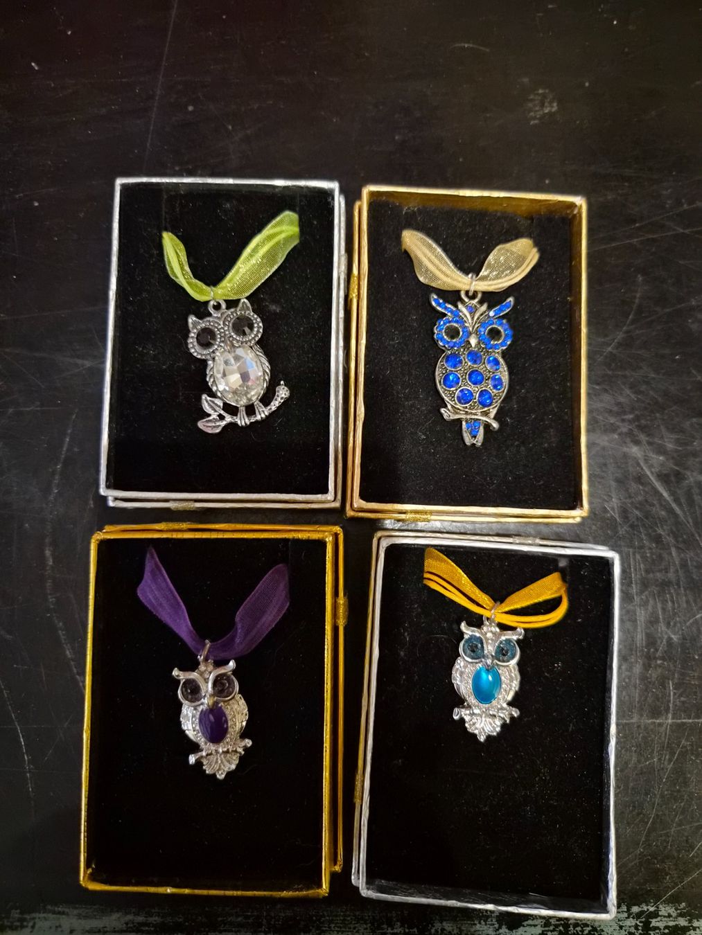 Pendentifs: Lot 4 pendentifs hiboux – Neuf (Voir description) à Bévilard par CHUCKMAVIS