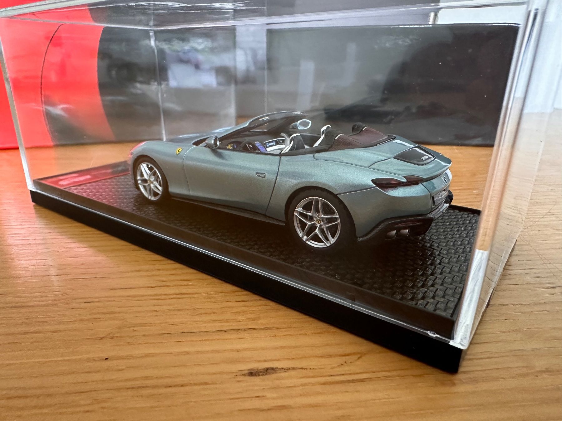 Ferrari Modellautos: Ferrari Roma Spider Celeste Tevere 1/43 – Neu und originalverpackt aus Stein AR von Krabbe2 3