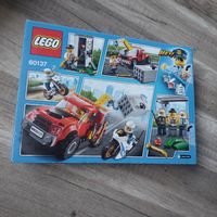 LEGO City 60137 Abschleppwagen und Polizei.