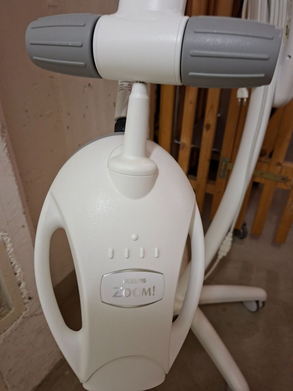 Philips Sonicare Soins dentaires: Philips Zoom Zahnaufhellungsgerät gebraucht – D'occasion à Eschenbach SG par 24682468 2