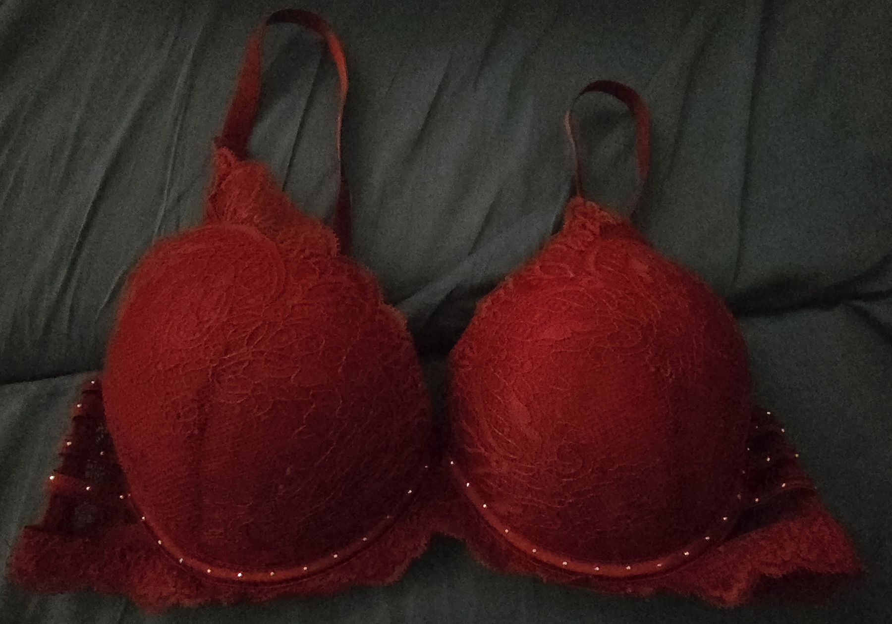 Altra biancheria intima: SECOND HAND: Roter&weisser BH, schwarzer Body, Gr. 75B/C – Usato da Seuzach venduto da K_N